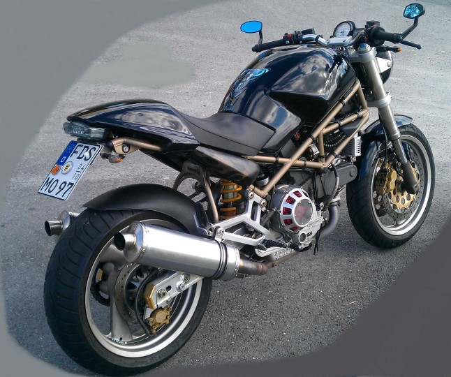 Ducati M 900